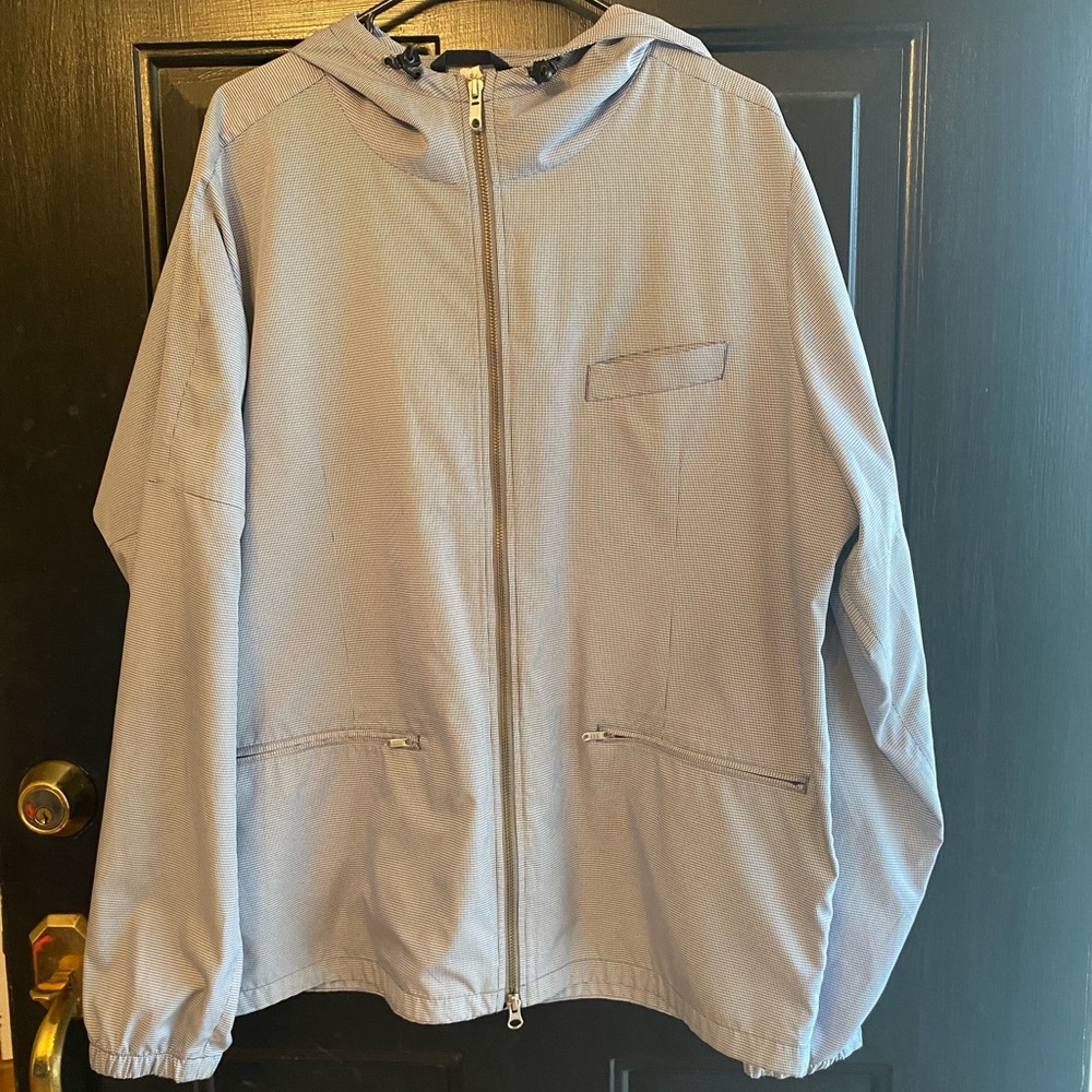 Lululemon men’s checkered hooded raincoat/windbreaker. Size XL